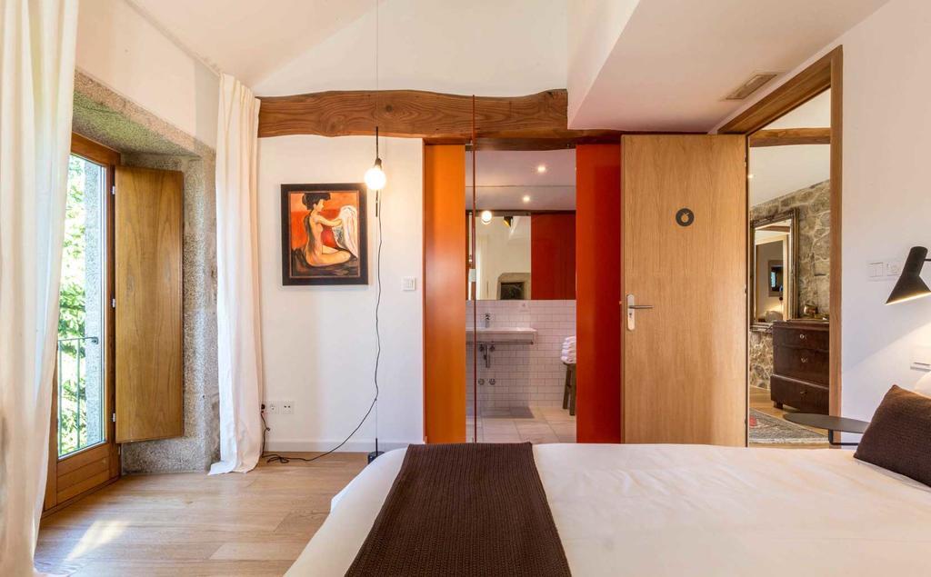 Os Lambrans Guest House Padron Exterior photo